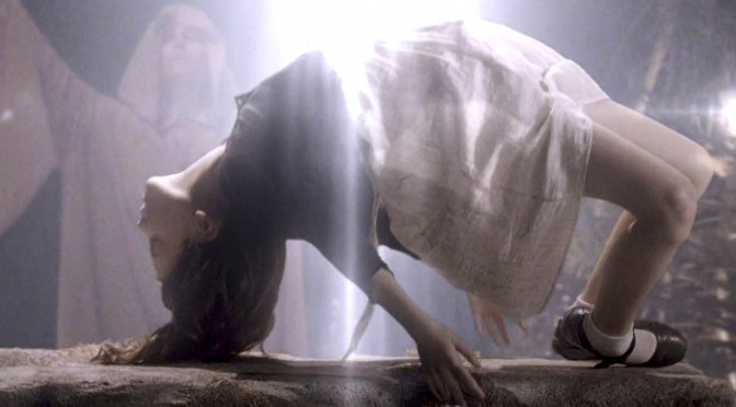«June» (2015), el exorcismo de Casper van Dien