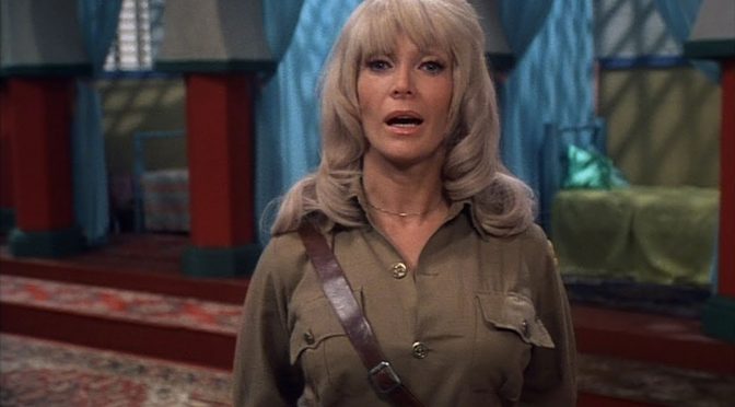 Ilsa, la hiena del harén (1976), entre dunas anda el juego