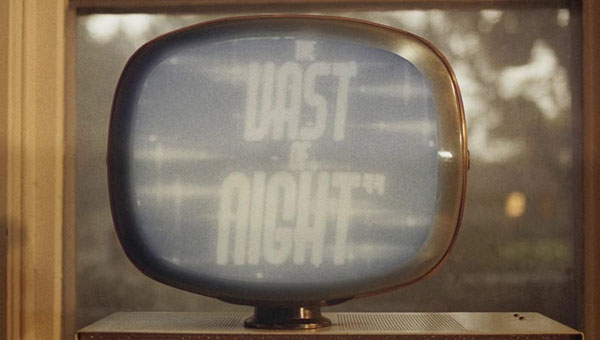 The Vast of Night (2019), ciencia ficción traaanqui